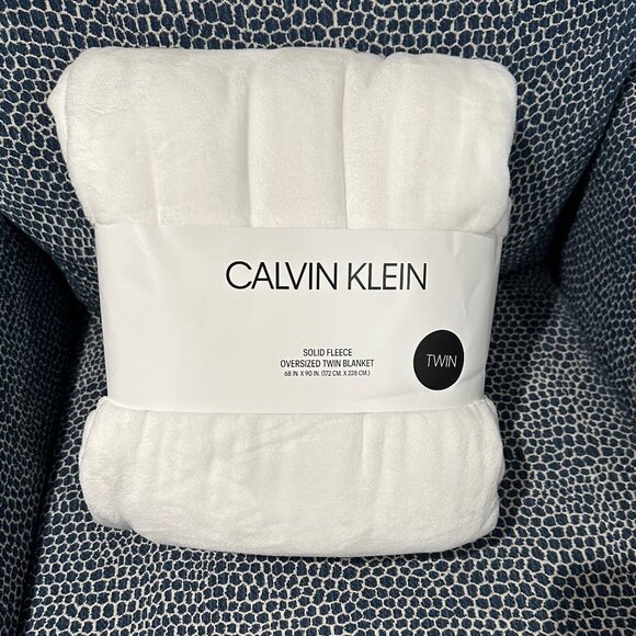 Calvin Klein Oversized Twin Fleece Blanket | in White - Picture 1 of 2